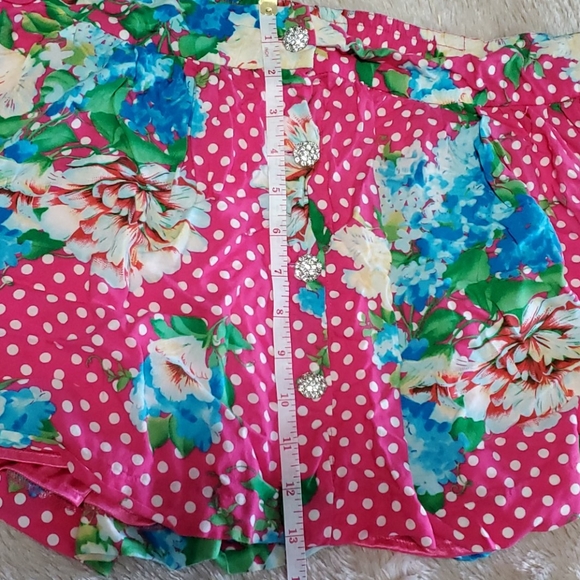 Luau fun Hawaiian print skirt - Picture 7 of 11